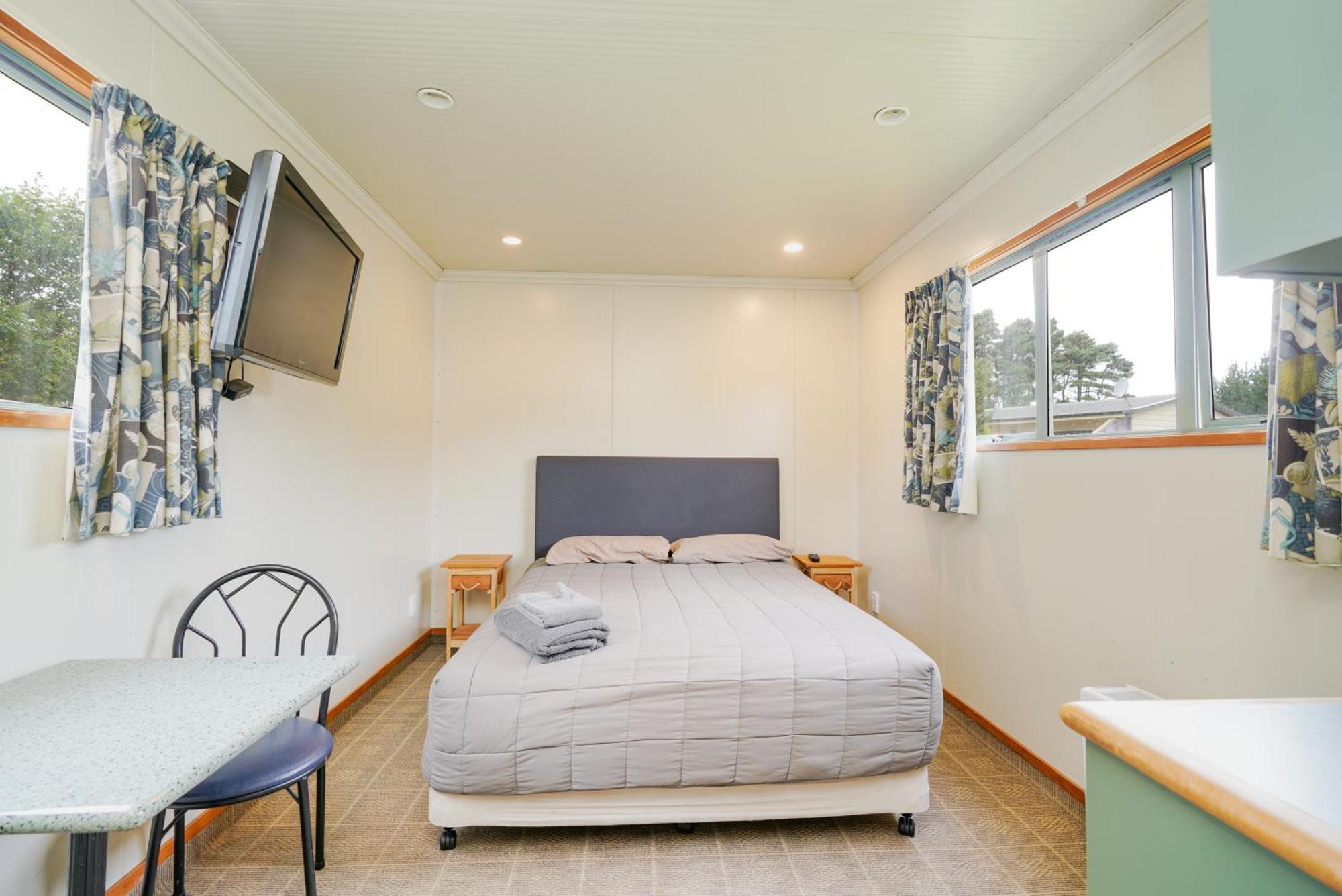 Beach Road Holiday Park Otatara Exterior photo