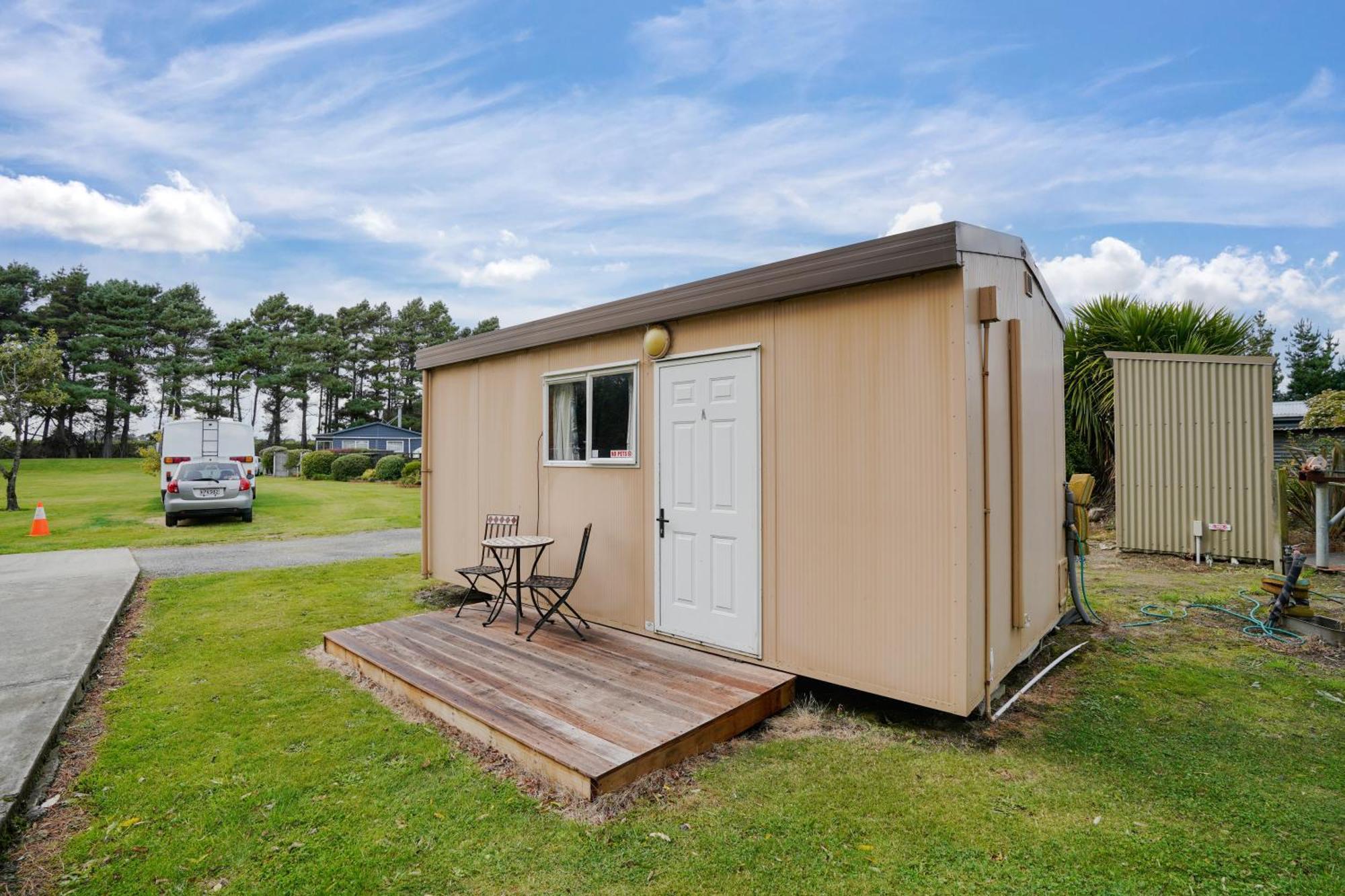 Beach Road Holiday Park Otatara Exterior photo