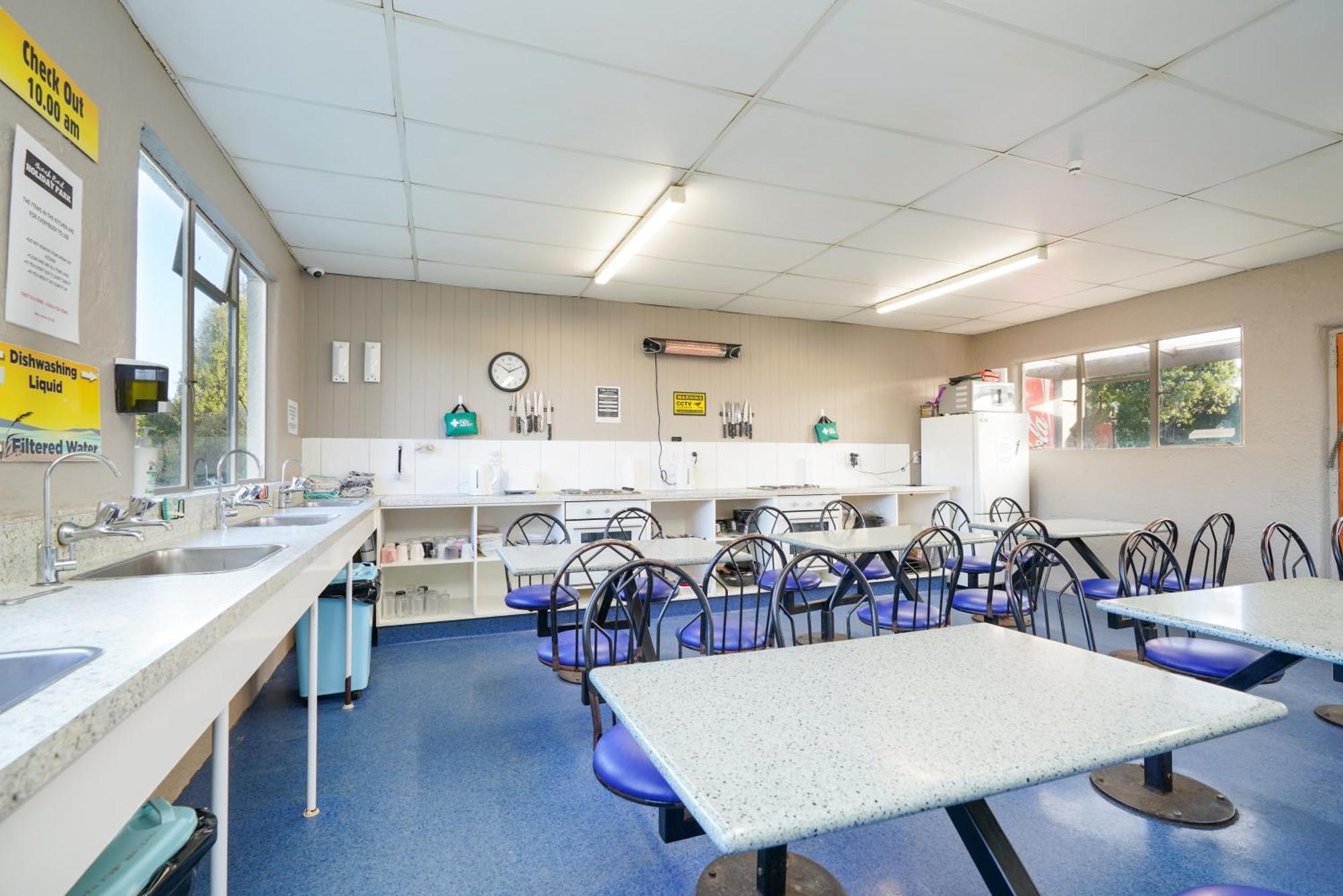Beach Road Holiday Park Otatara Exterior photo