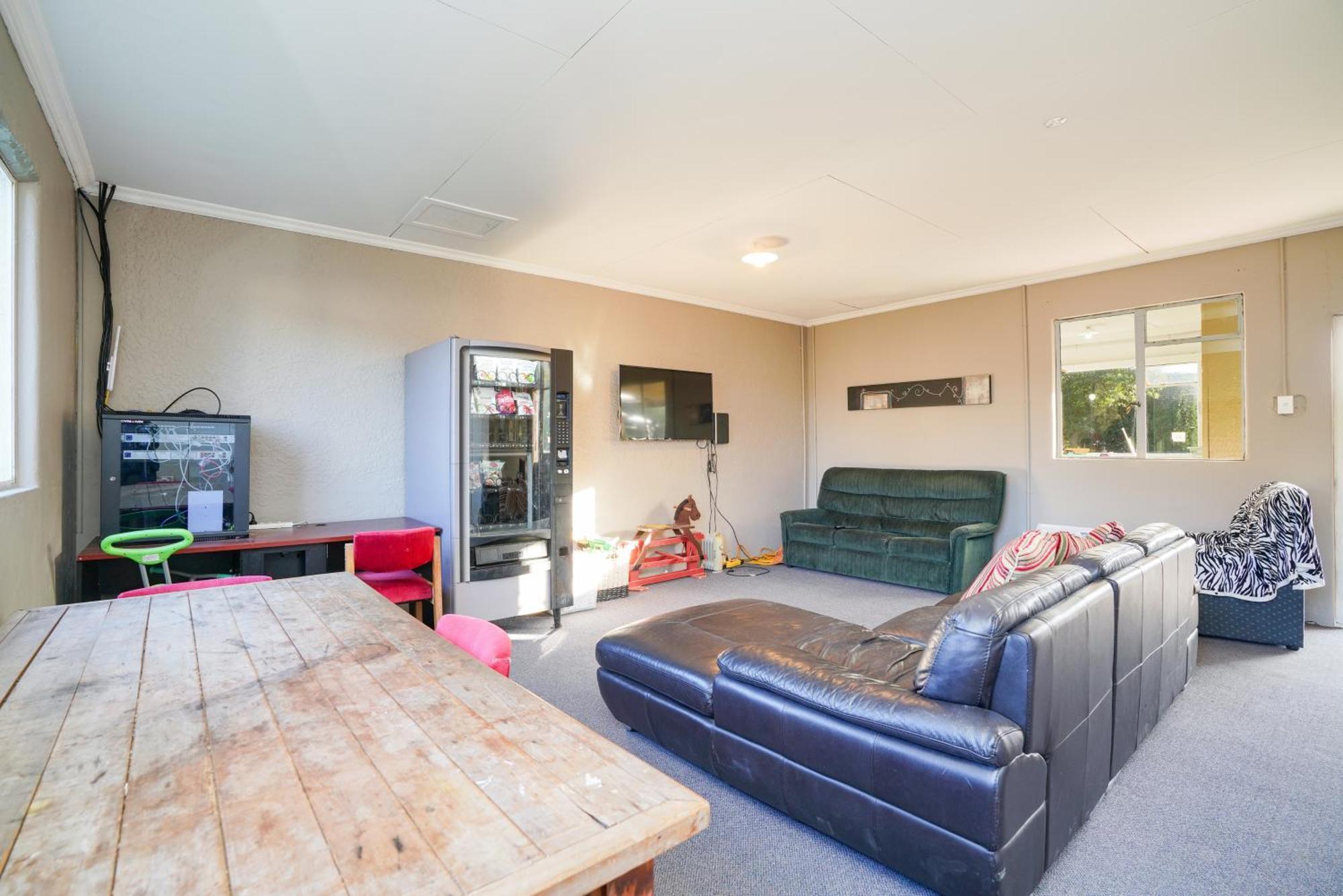 Beach Road Holiday Park Otatara Exterior photo