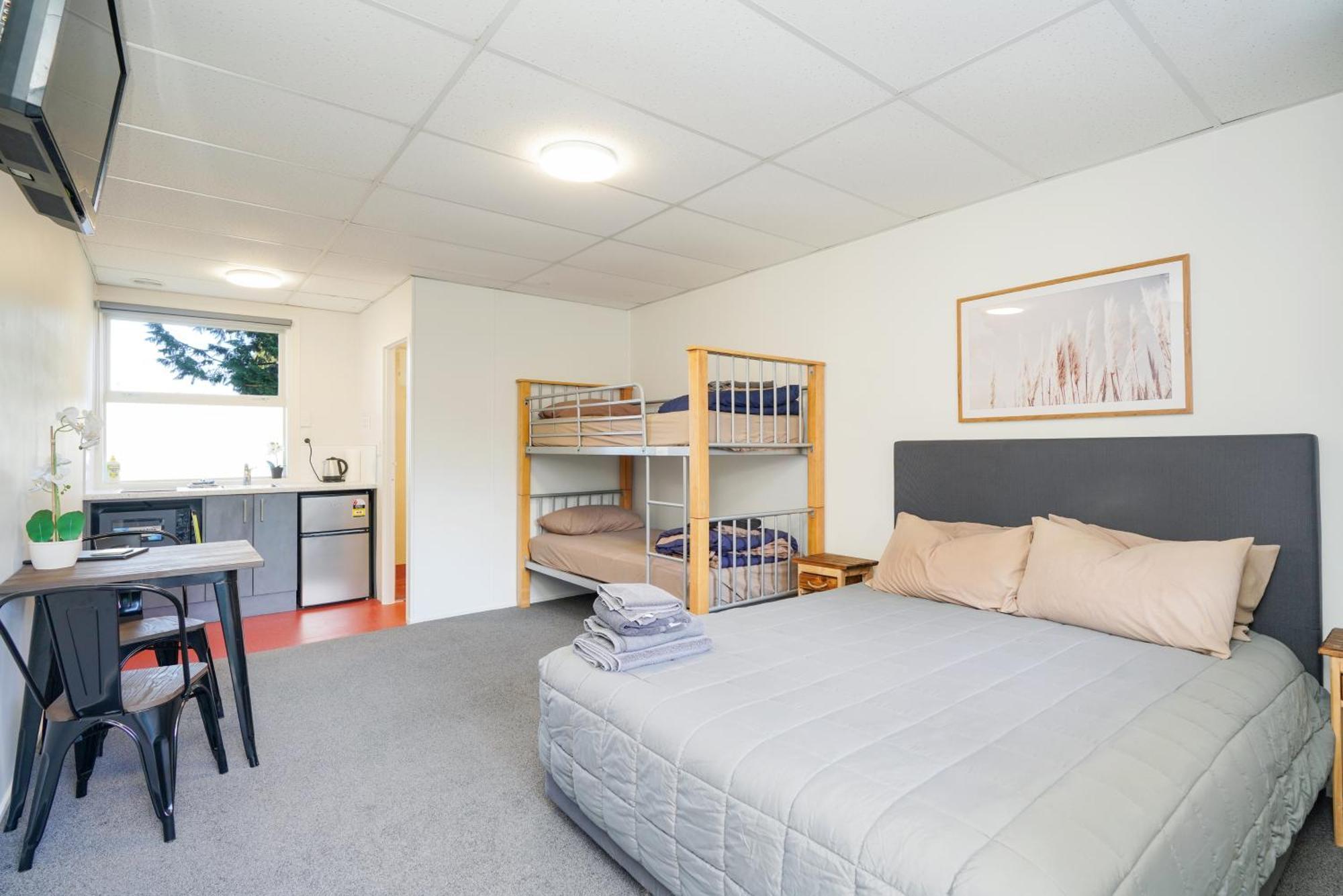 Beach Road Holiday Park Otatara Exterior photo