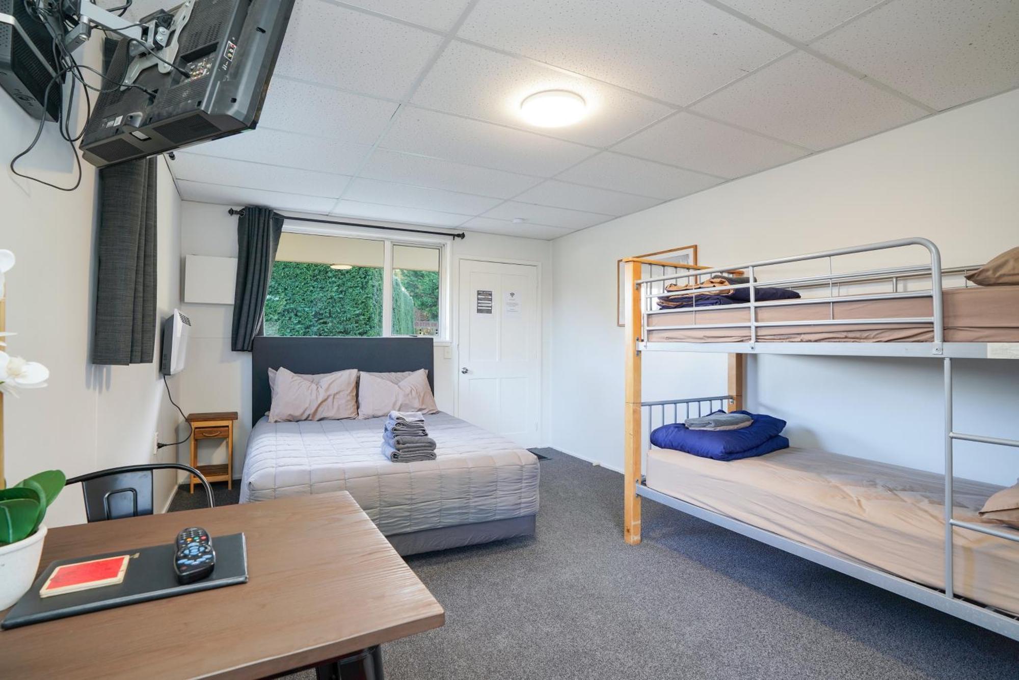 Beach Road Holiday Park Otatara Exterior photo